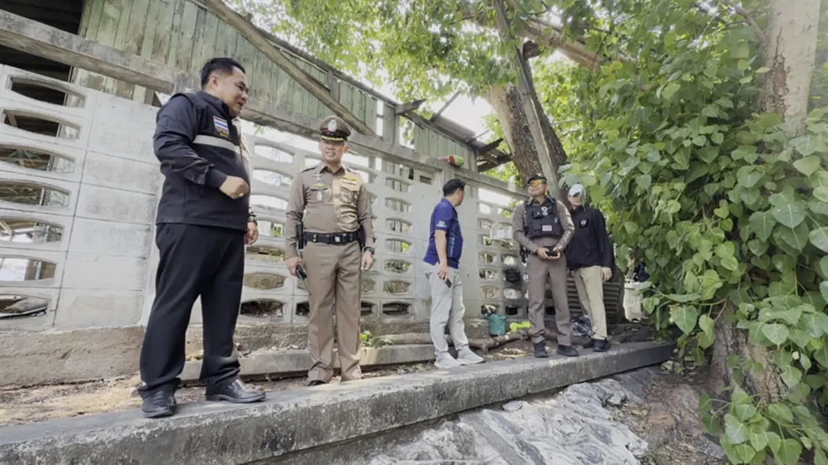 รุดตรวจใต้โพธิ์ยักษ์ พบหลักฐานแก๊งห่มเหลืองมั่วสุมดมสารเสพติด