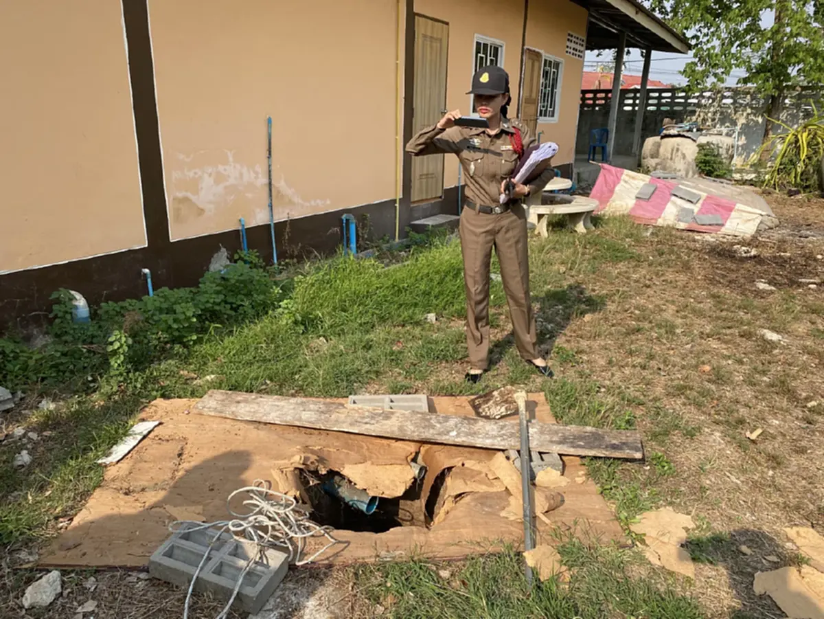 ป้าวัย 62 โรยตัวลงบ่อเกรอะช่วยสุนัขก่อนขาดอากาศดับสลด