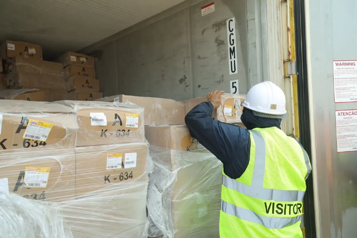 ยึดขาไก่เถื่อน 32 ตู้แหลมฉบัง 8.4 แสนกิโลฯ ไร้คนรับเป็นเจ้าของ