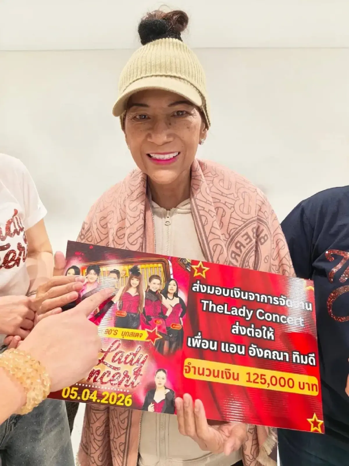 แอน อังคณา ทิมดี น้ำท่วมปอด ย้าย รพ.ด่วน เพื่อนแห่ให้กำลังใจ