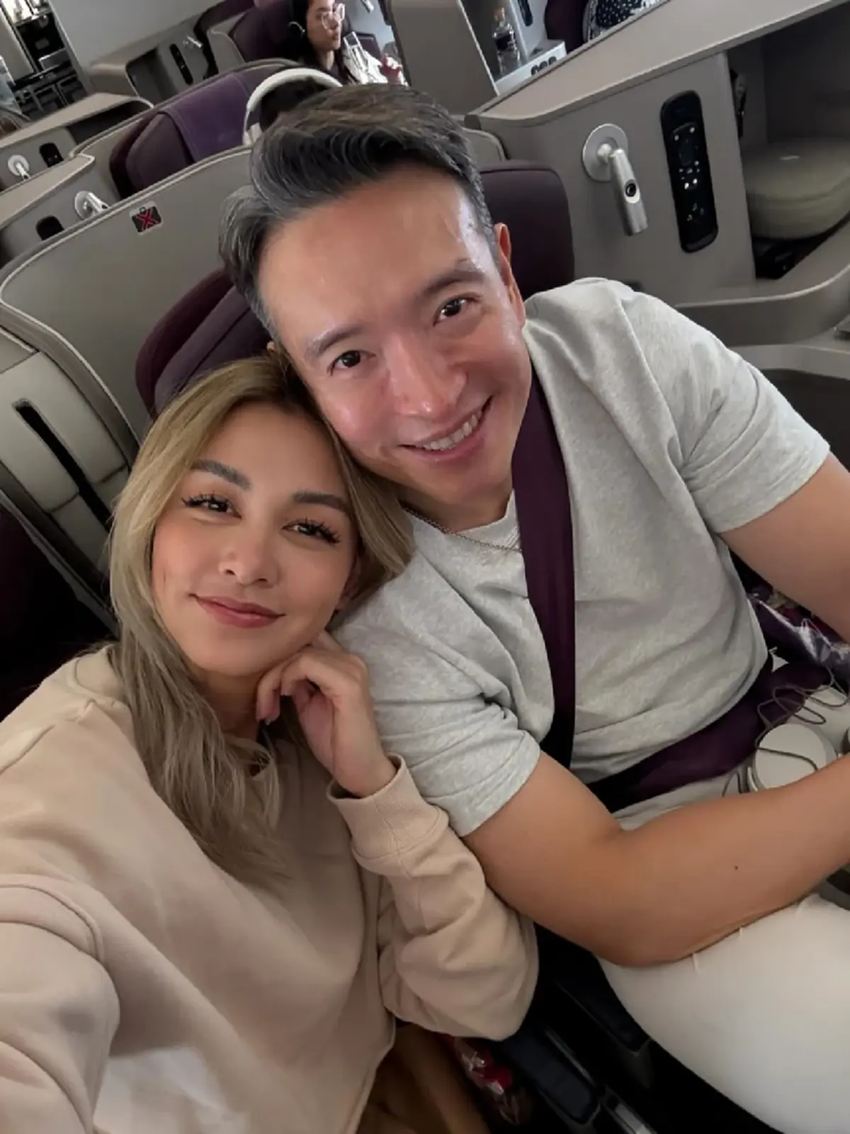 ชาย-วิกกี้ อวดหุ่นแซ่บแพ็คคู่ เช็กอินหัวหิน ลูกๆ ร่วมเฟรมอบอุ่น