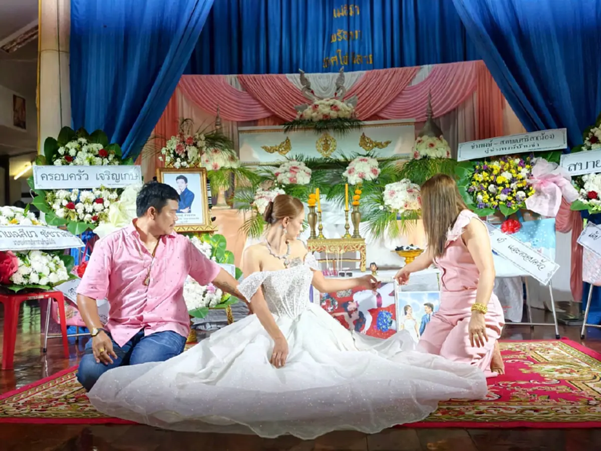 ขอบคุณภาพ เอก กรอบพระ