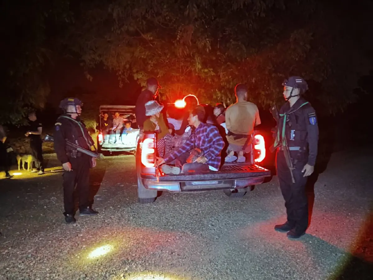 รวบ 18 แรงงานกัมพูชาลอบเข้าไทย จ่ายหัวละ 8,000 หวังหางานทำ