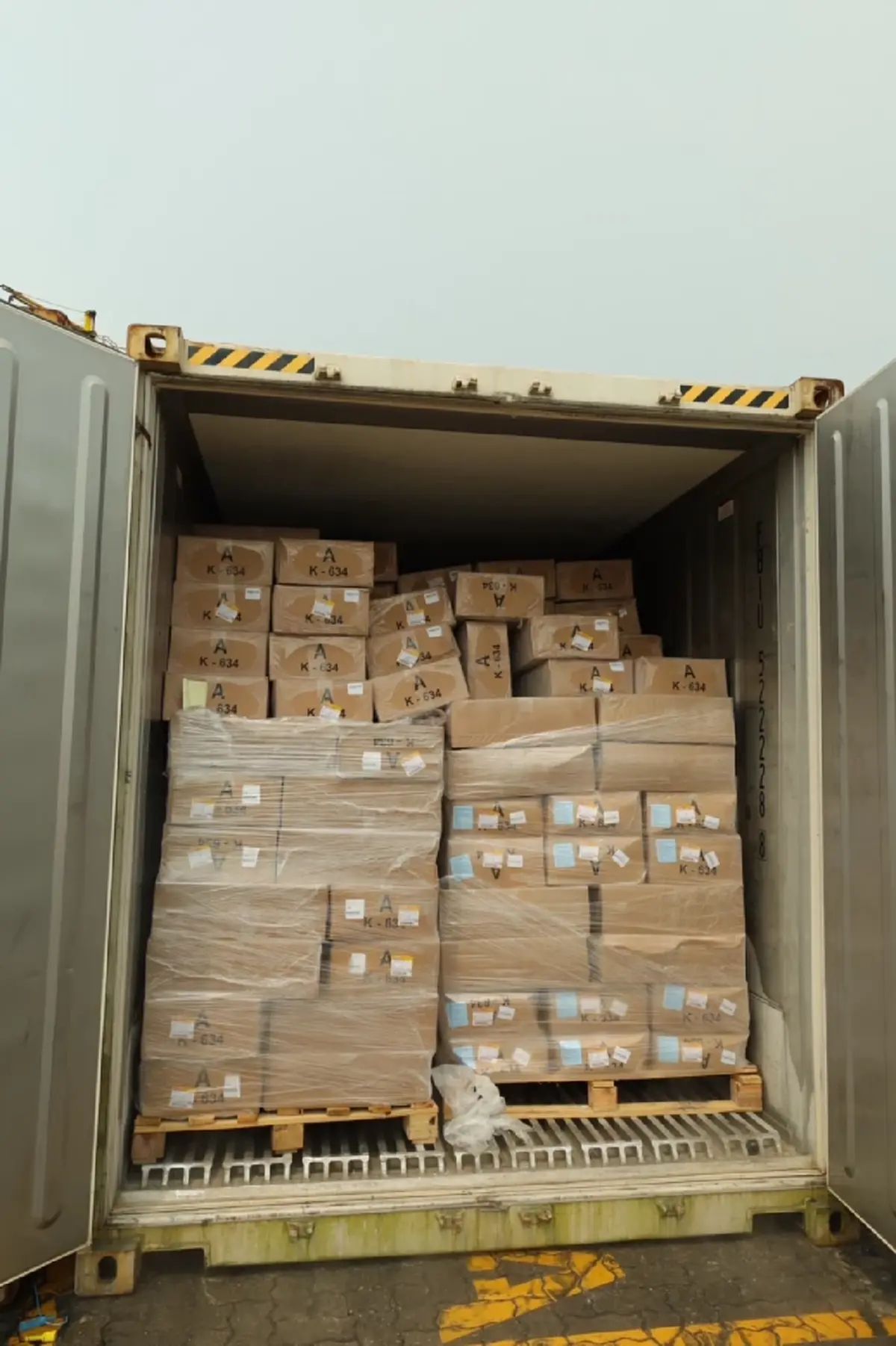 ยึดขาไก่เถื่อน 32 ตู้แหลมฉบัง 8.4 แสนกิโลฯ ไร้คนรับเป็นเจ้าของ