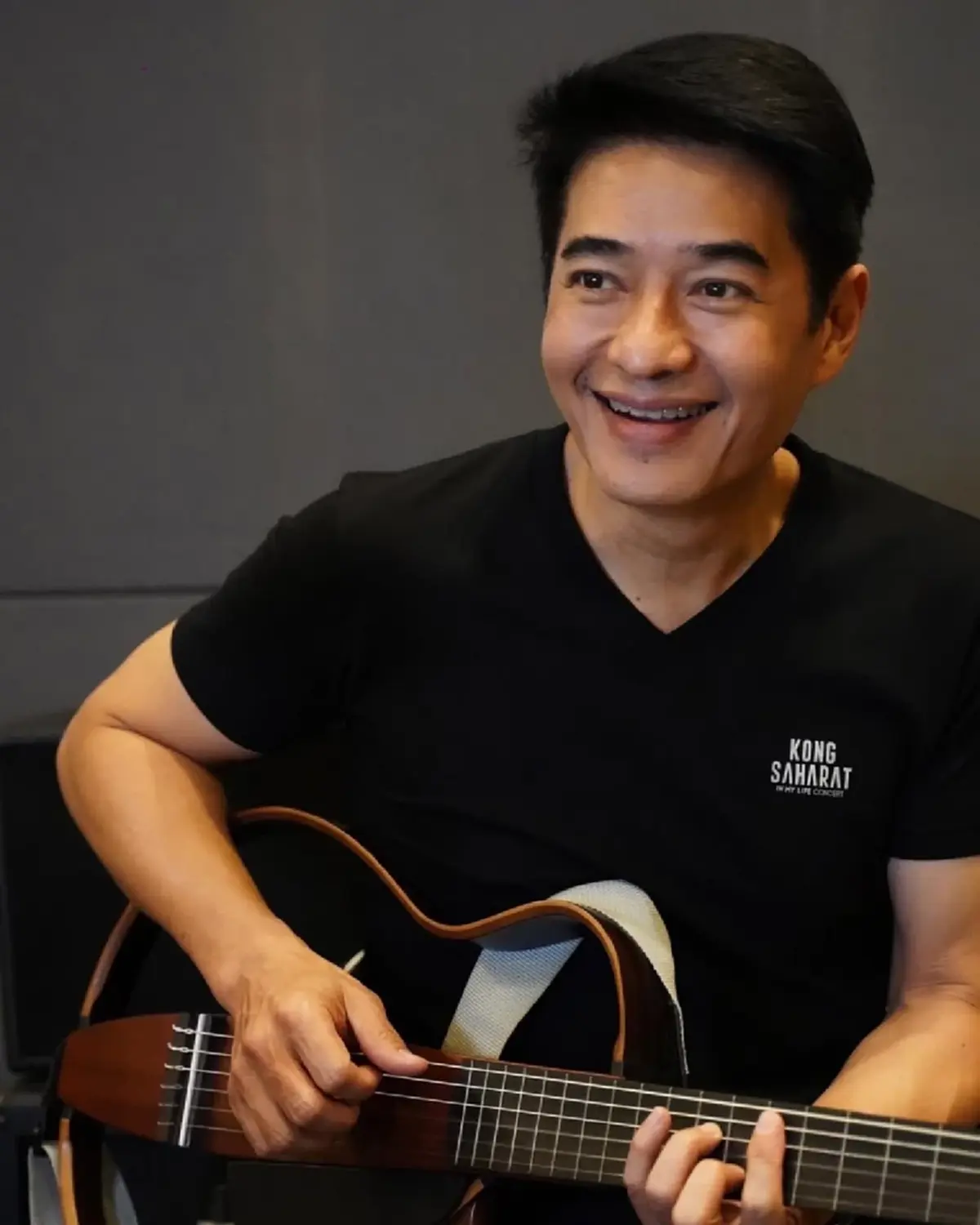 หล่ออมตะ! “ก้อง สหรัถ” เช็กอินกำแพงเมืองจีน วัยเฉียด 58 ยังเป๊ะ