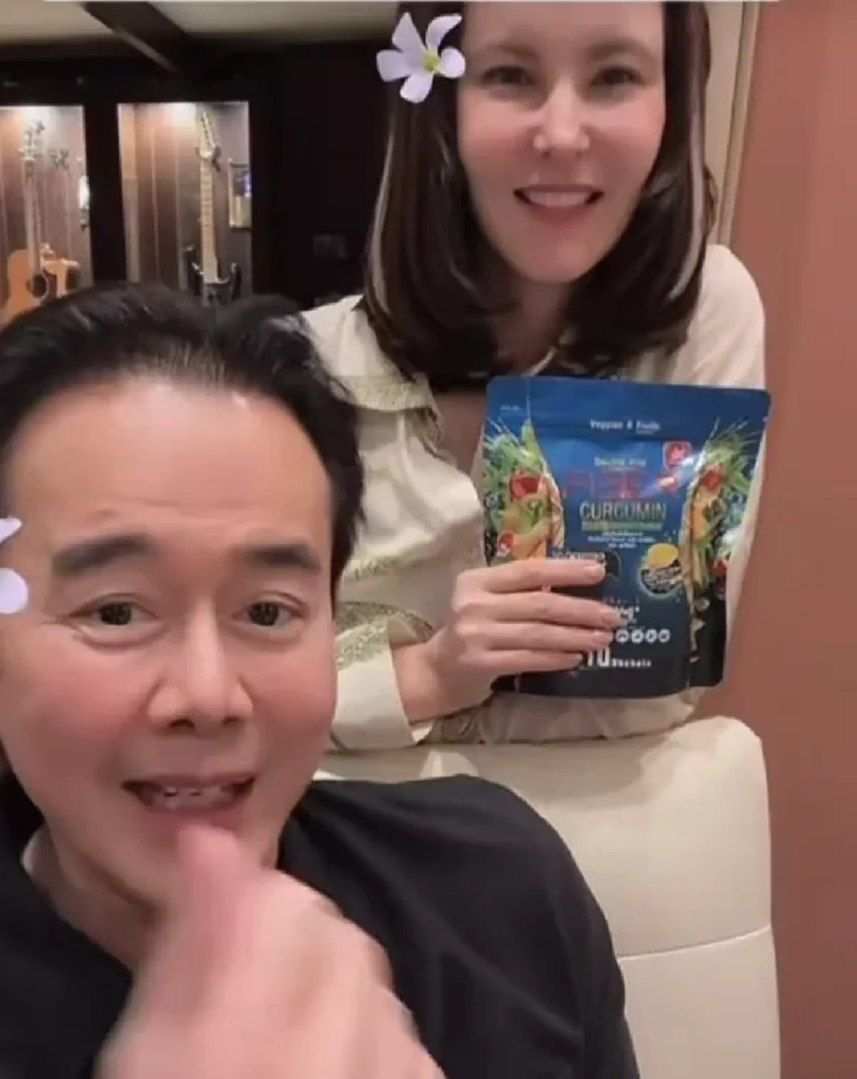 เป๊ก สัณณ์ชัย  ยกมือไหว้ขอโทษลูกสาว โดน “น้องลียา” เมินใส่