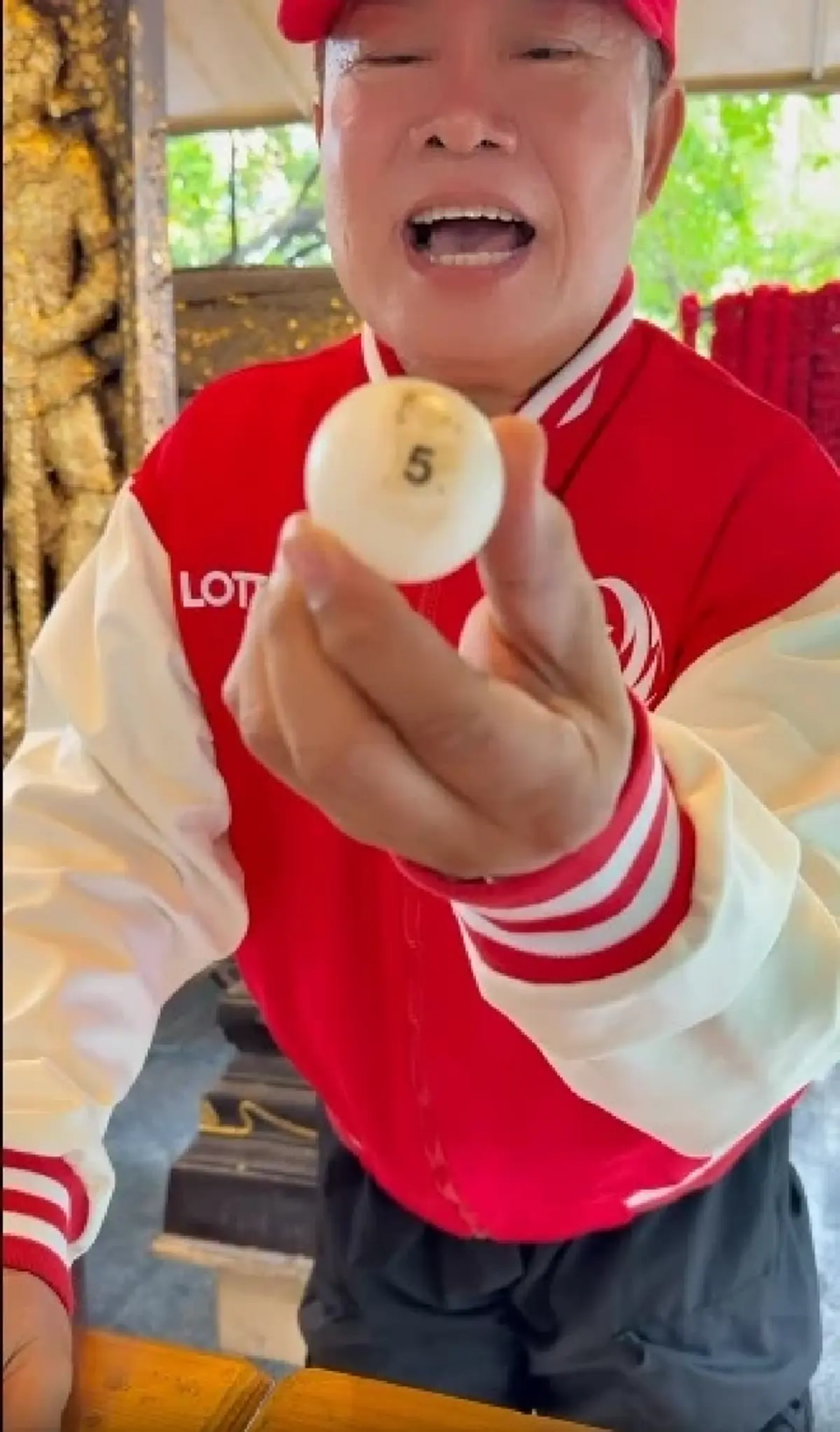 มนต์สิทธิ์ คำสร้อย ล้วงไหท้าวเวสสุวรรณ หยิบได้เลขสวย