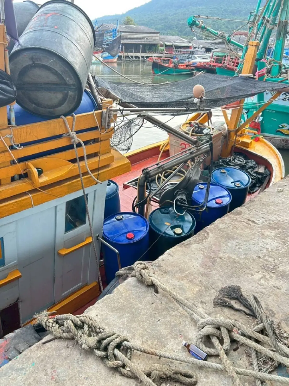 รวบเรือขนน้ำมันเถื่อน 3,800 ลิตร ปรับอ่วมเฉียด 1.7 แสนบาท