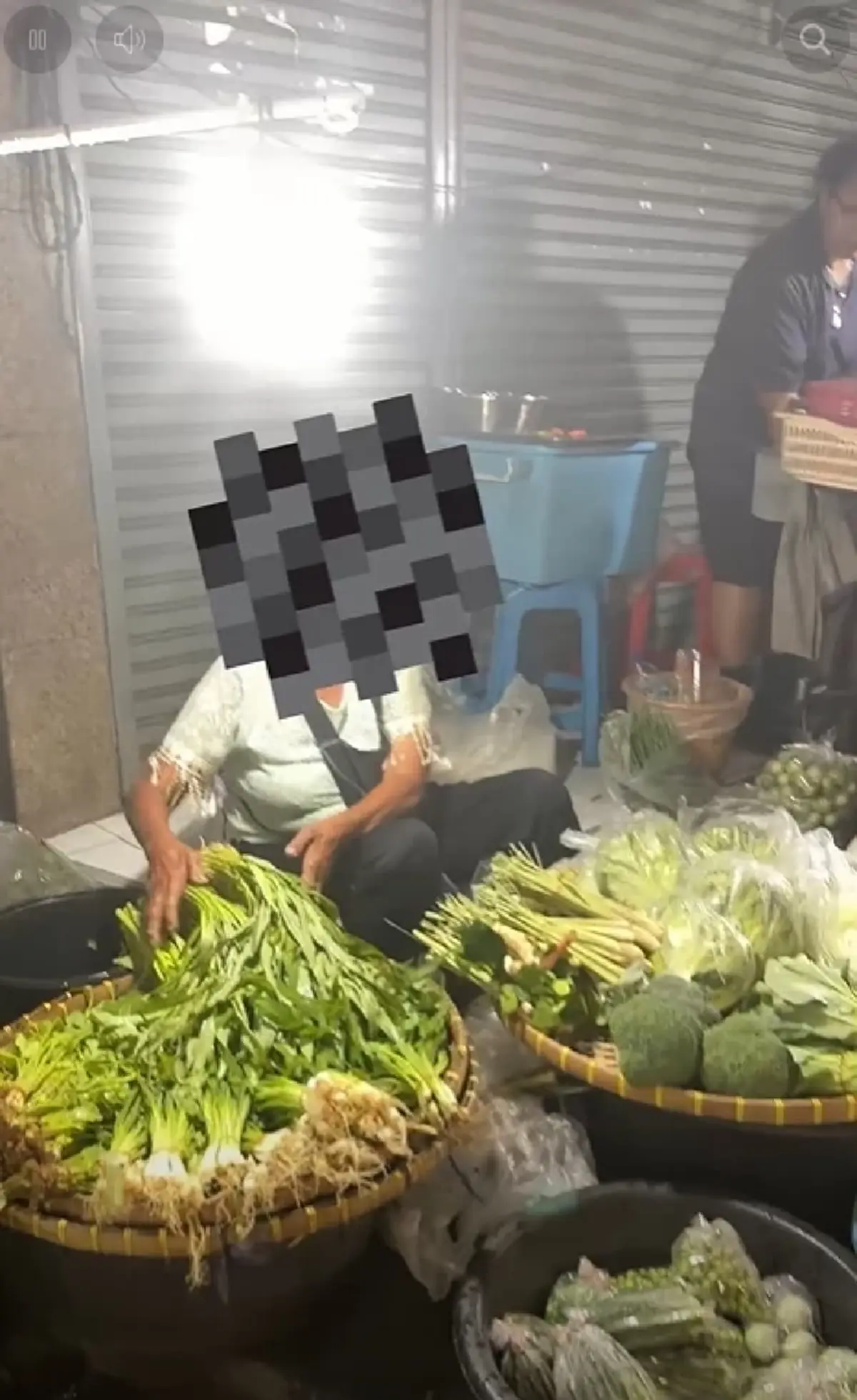 สาวแฉวีรกรรมแสบ แม่ค้าผักตัวตึง ลูกค้าแห่ยืนยันคนนี้ไม่ธรรมดา