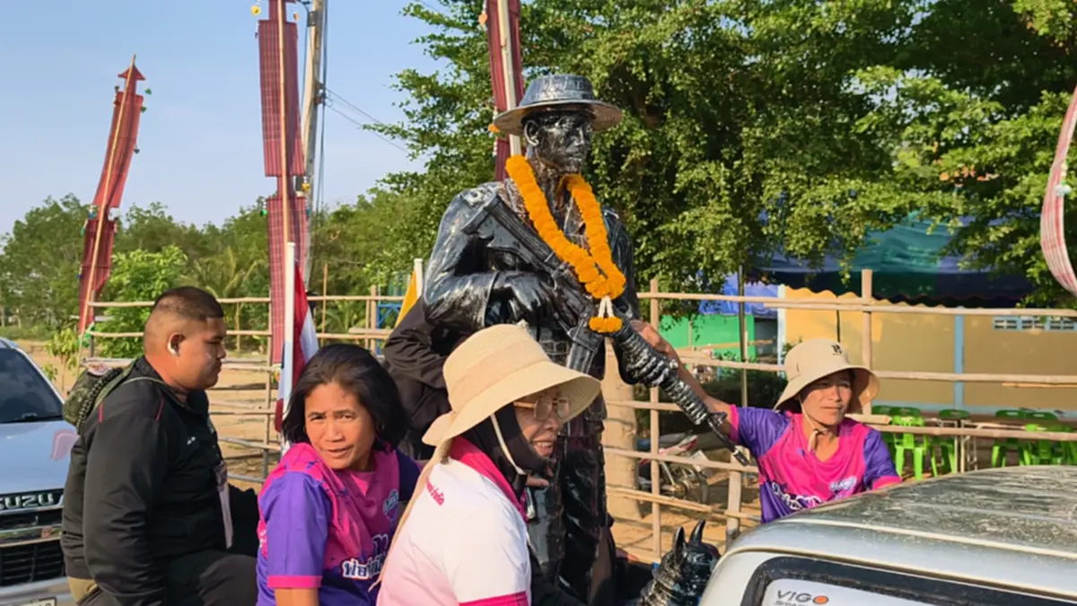 สุดยิ่งใหญ่! แห่รูปปั้น "จ่ามิน" วีรบุรุษภูมะเขือ ทำบุญ 100 วัน