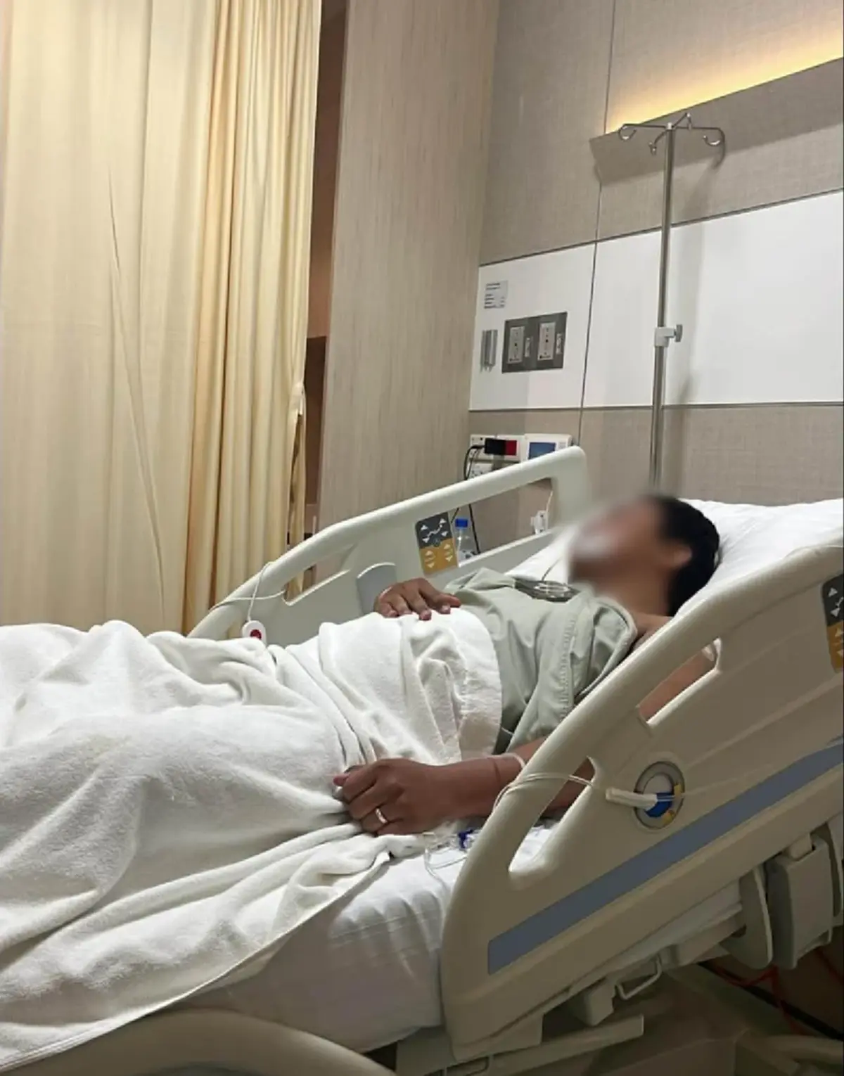 อาการล่าสุดไรเดอร์ เหยื่อคนจีนซิ่งเก๋งพุ่งชนร้านดังกลางปั๊ม