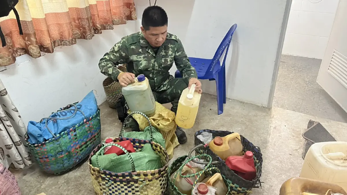 สกัดจับ "กองทัพมด" ลอบขนน้ำมันข้ามโขง หลังฝั่งลาวลิตรละ 80 บาท