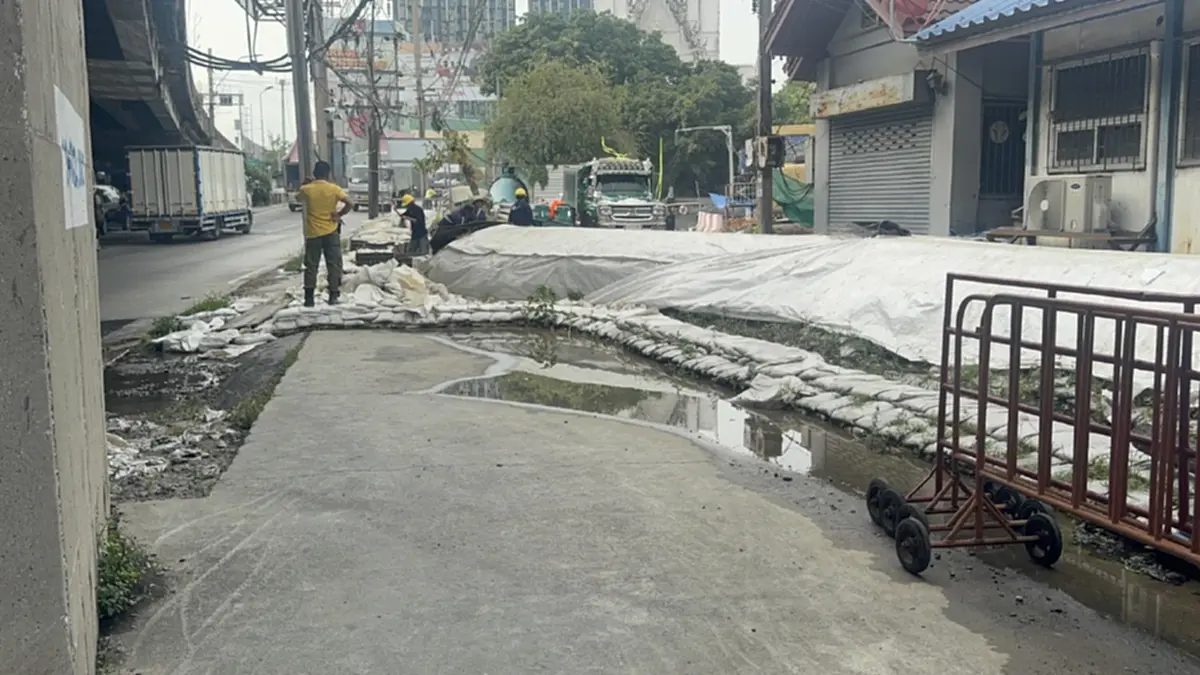 เร่งอุดช่องโหว่ผนังกั้นน้ำคลองพระโขนง สกัดน้ำหนุนท่วมคลองเตย