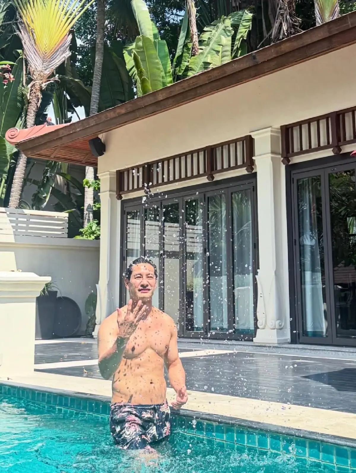 แซ่บเกินต้าน ป้อง ณวัฒน์ กุลรัตนรักษ์ โชว์ซิกแพก  ทำโซเชียลไฟลุก