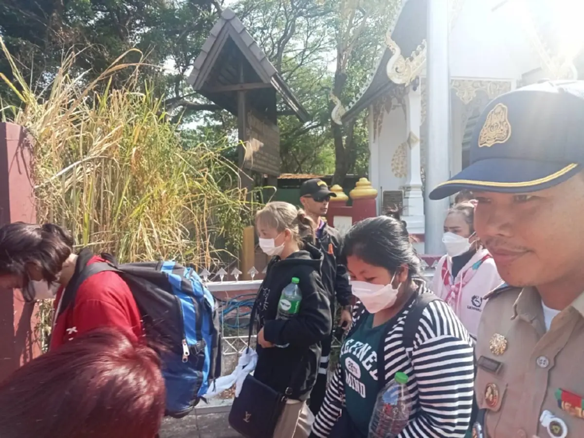 ผลักดันแรงงานกัมพูชา 106 คน กลับประเทศผ่านด่านคลองลึก