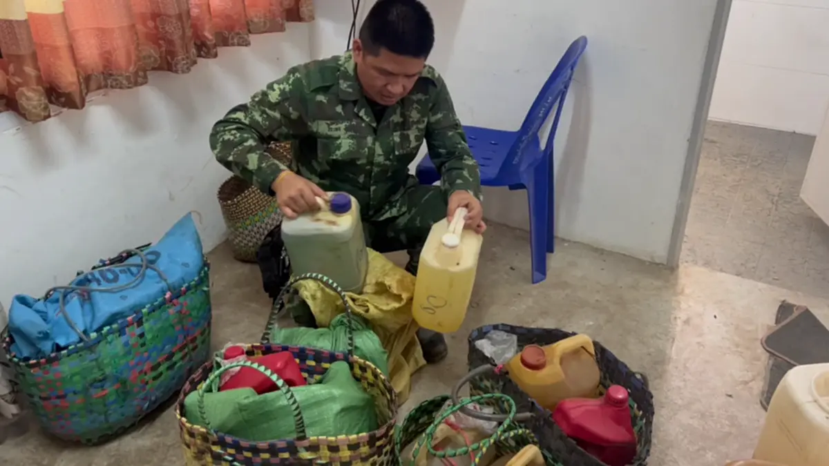 สกัดจับ "กองทัพมด" ลอบขนน้ำมันข้ามโขง หลังฝั่งลาวลิตรละ 80 บาท