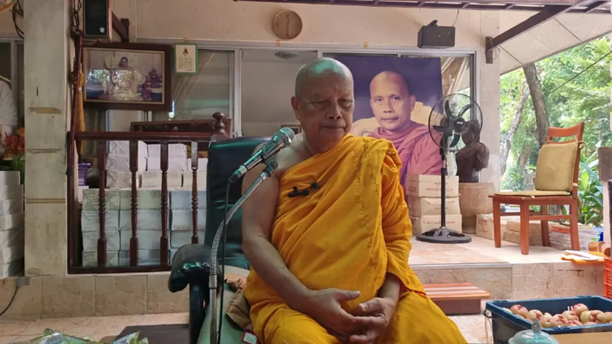 "พระพยอม" จวกแรง! รับไม่ได้ปมคลิปสีกาหอมแก้มพระ ชี้ทำลายศรัทธา