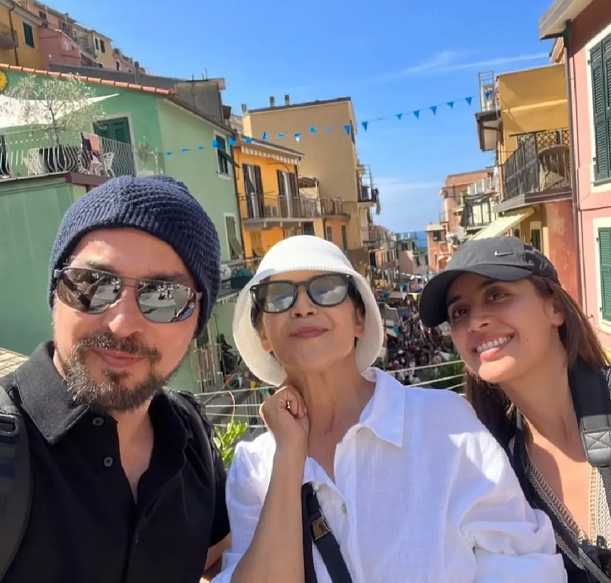  “นก จริยา” ควงลูกสาว “เจมี่-จีนส์” ร่วมงานใหญ่ที่ภูเก็ต สวยยกบ้าน