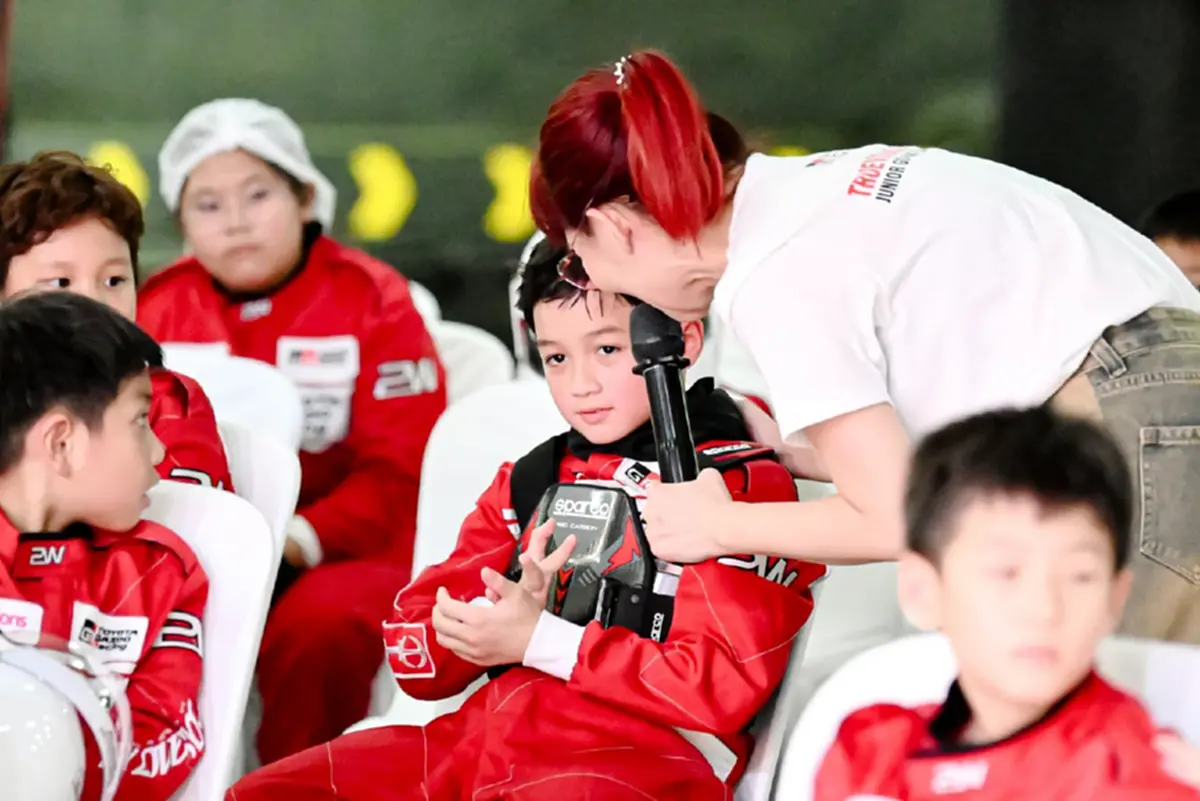 พายุ   คว้ารองแชมป์โกคาร์ท น็อต วิศรุต รังษีสิงห์พิพัฒน์ ปลื้มหนัก