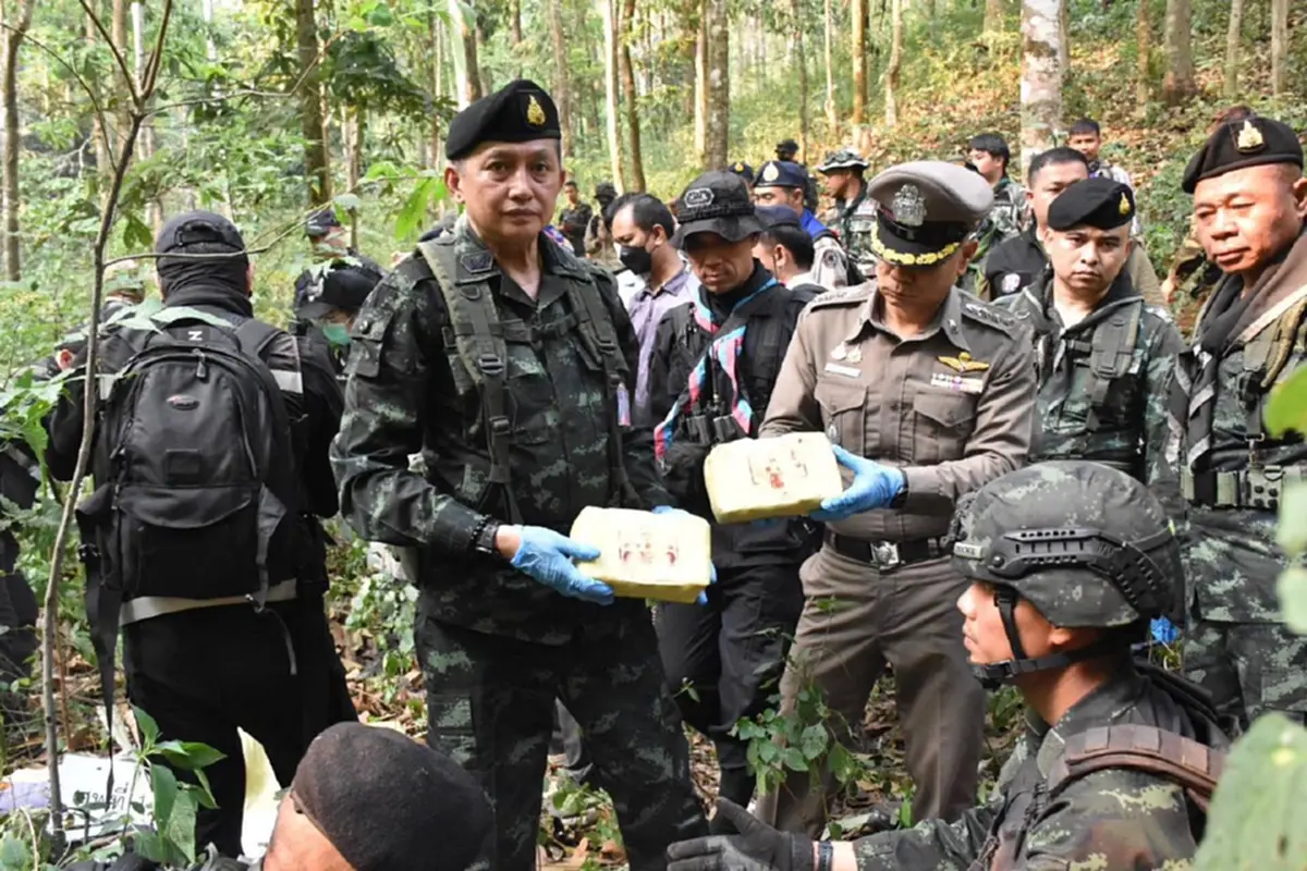 เดือดชายแดน! กองกำลังผาเมืองปะทะแก๊งค้ายา ยึดยาบ้า 1.15 ล้านเม็ด