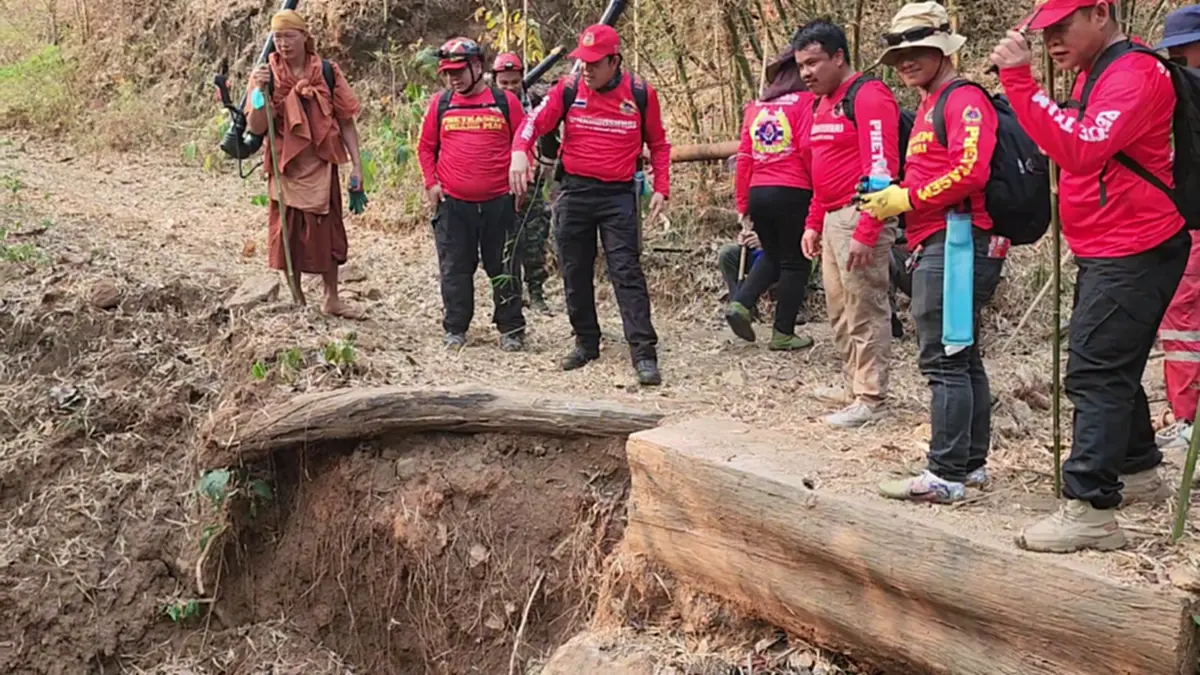 'พระครูอ๊อด' นำทีมลุยดับไฟป่า โพสต์เศร้าเจ็บปวดรักษาป่าไม่ได้