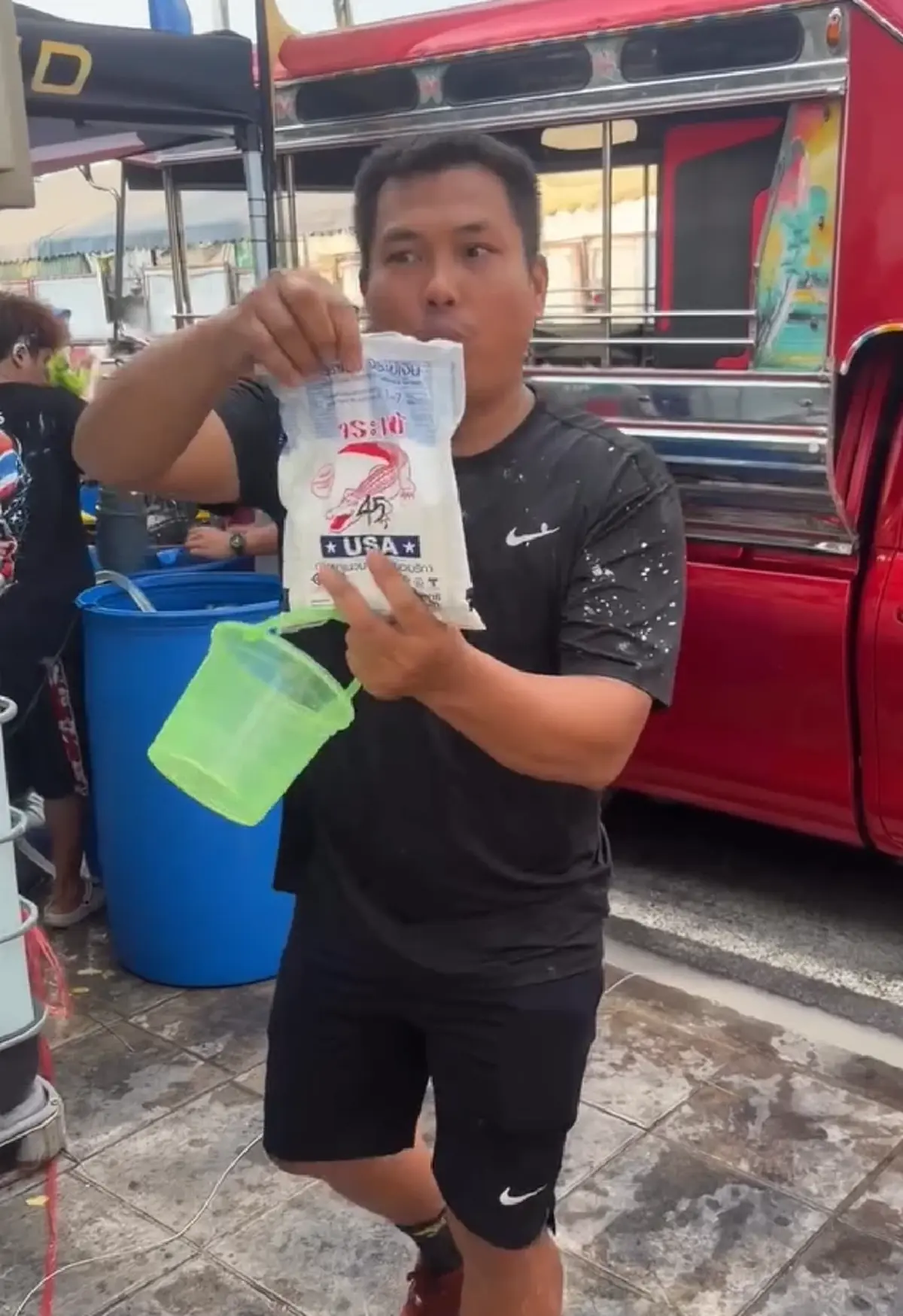 เป็นเรื่อง เบิร์ด วันว่างๆ เล่นสงกรานต์พิเรนทร์ บ.จระเข้ แจงชัด