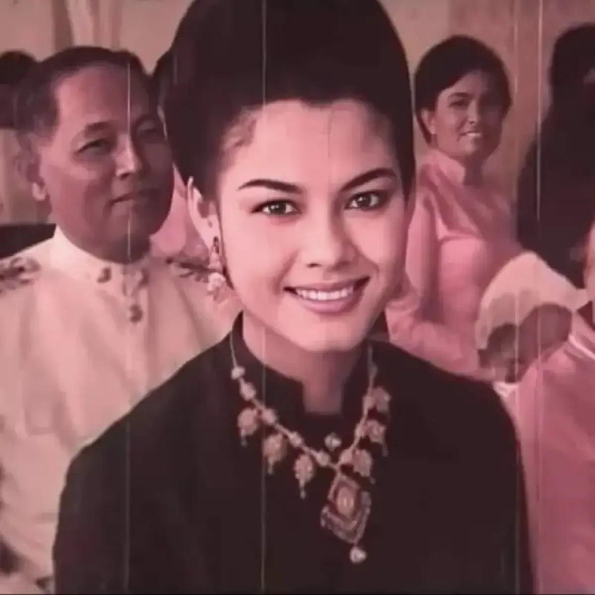 งดงามเหนือกาลเวลา! คิว ฟลัวร์ เผยภาพ “แม่เล็ก” วัย 84 ยังสง่างาม