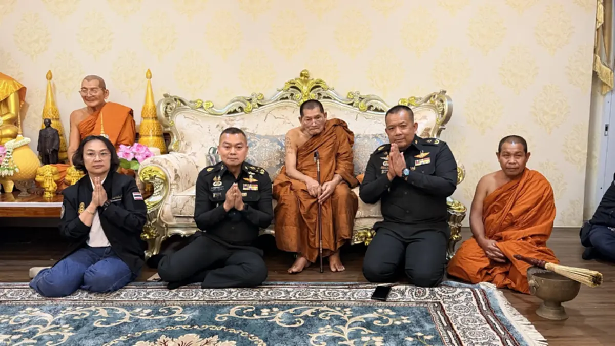 แม่ทัพกุ้ง เข้ากราบ หลวงปู่ศิลา รับเครื่องอัฐบริขาร เตรียมลาบวช