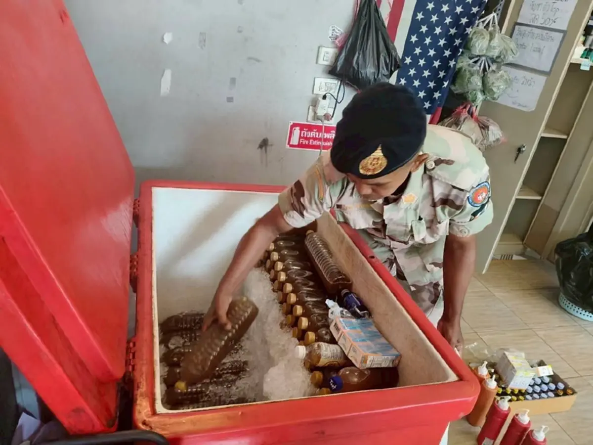 บุกจับซ้ำร้านกัญชาย่านไทรม้า ลอบขายน้ำกระท่อม-บุหรี่-ยา