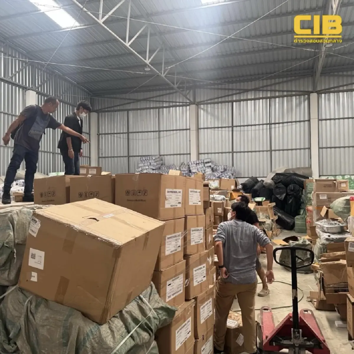 บุกโกดังบางพลี! ยึดสินค้าปลอม-น้ำยาฆ่าเชื้อแบรนด์ดัง