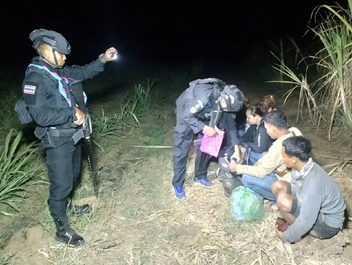 สกัดกลางชายแดน! ทหารพรานจับแรงงานกัมพูชา 5 ราย ลอบเข้าไทย