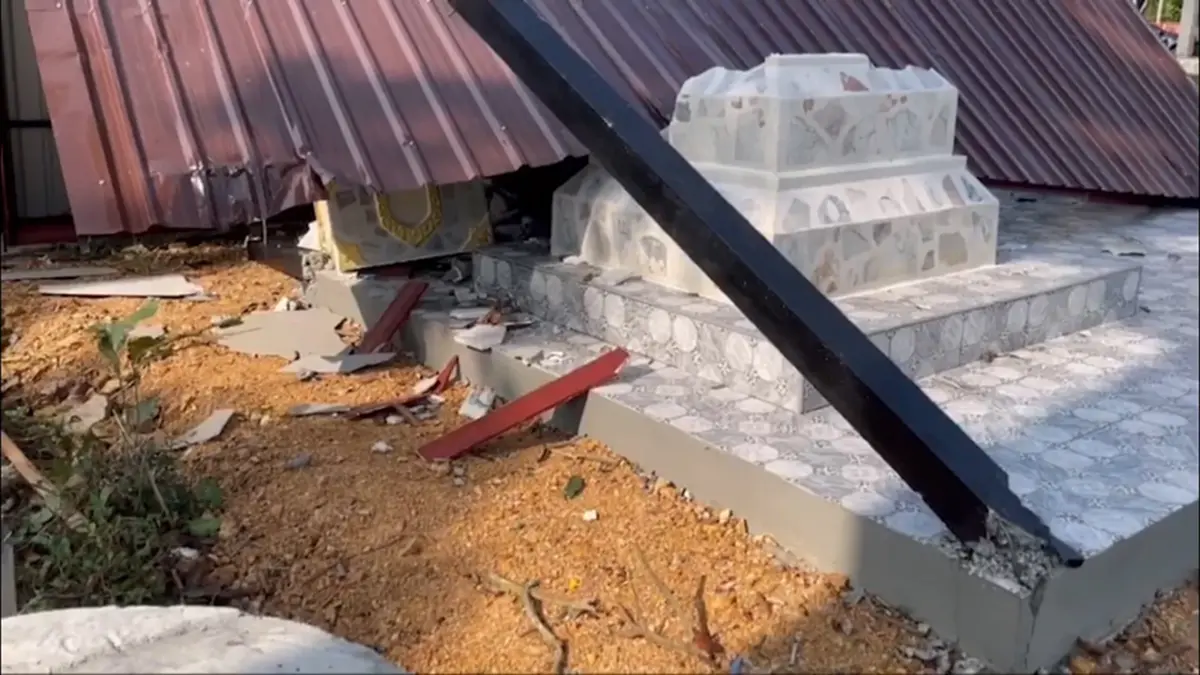 สลด! พายุฤดูร้อนถล่มทุ่งลาน 'บัวเก็บอัฐิ' พังราบหน้ากลอง