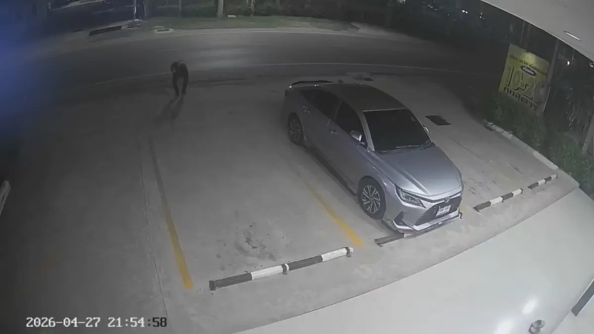 วงจรปิดจับชัด หนุ่มเก็บกระเป๋าสตางค์หน้าร้านซักผ้า ก่อนวิ่งหาย