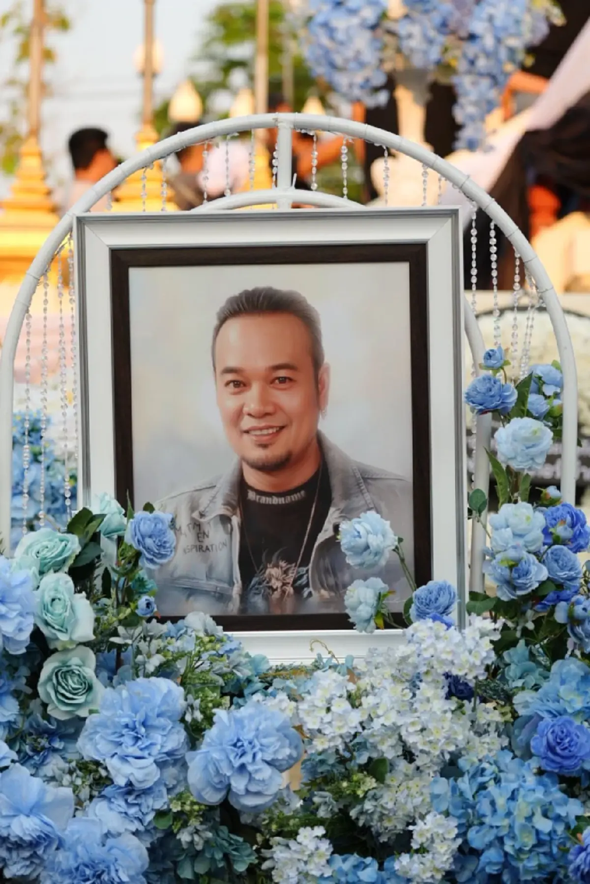 เอาแล้วไง "บอล เชิญยิ้ม" โพสต์สั้นๆ หลังเห็น อัฐิเหน่ง ในกล่องรสดี