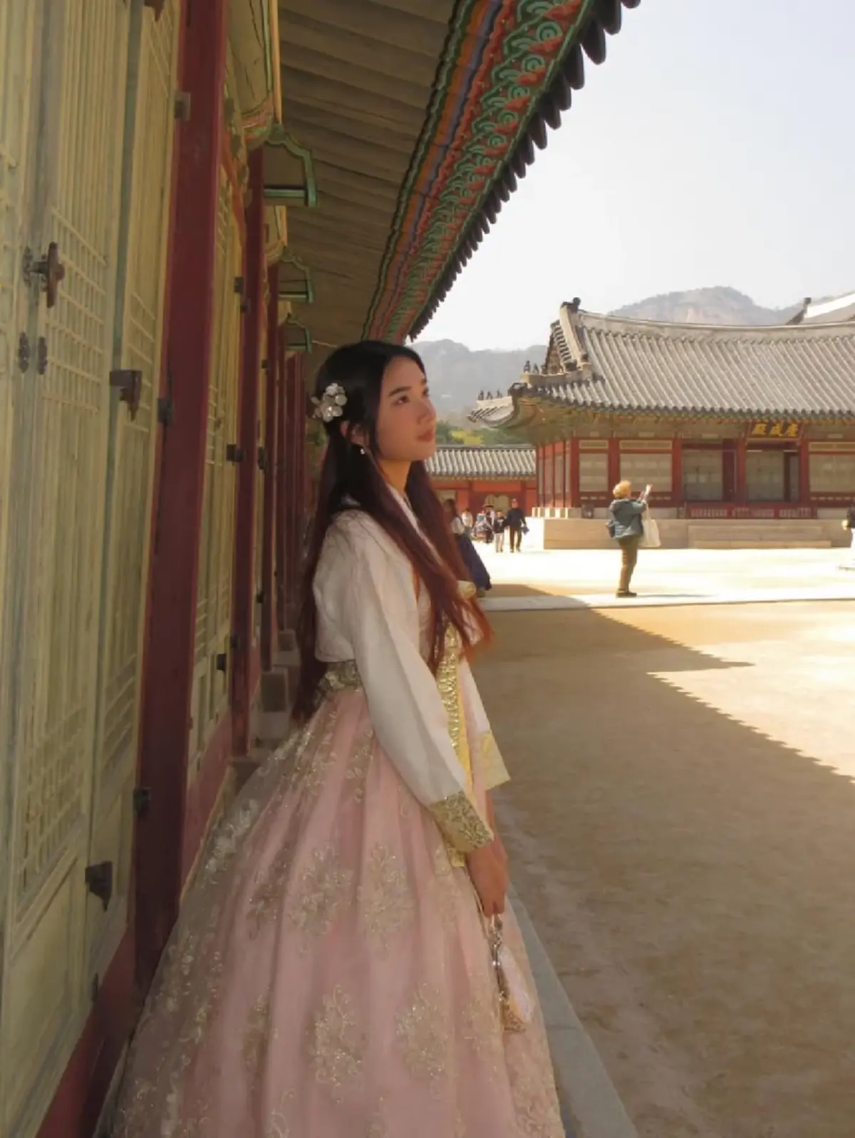 ลุคนี้ละมุนมาก “น้องณดา” ใส่ฮันบก สวยหวานเหมือนสาวเกาหลี