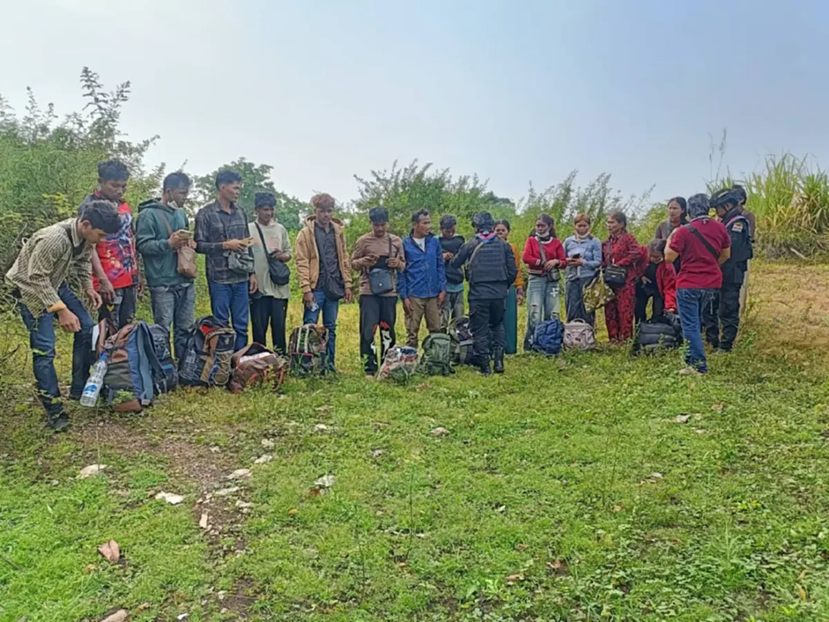 สกัดคาชายแดน! ทหารพรานรวบ 16 แรงงานกัมพูชาลอบเข้าไทย!