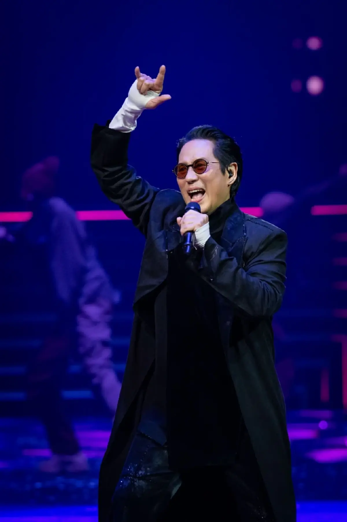 เบิร์ด ธงไชย ได้รับพระราชทานเครื่องราชฯ ชั้นที่ 4 จตุถดิเรกคุณาภรณ์