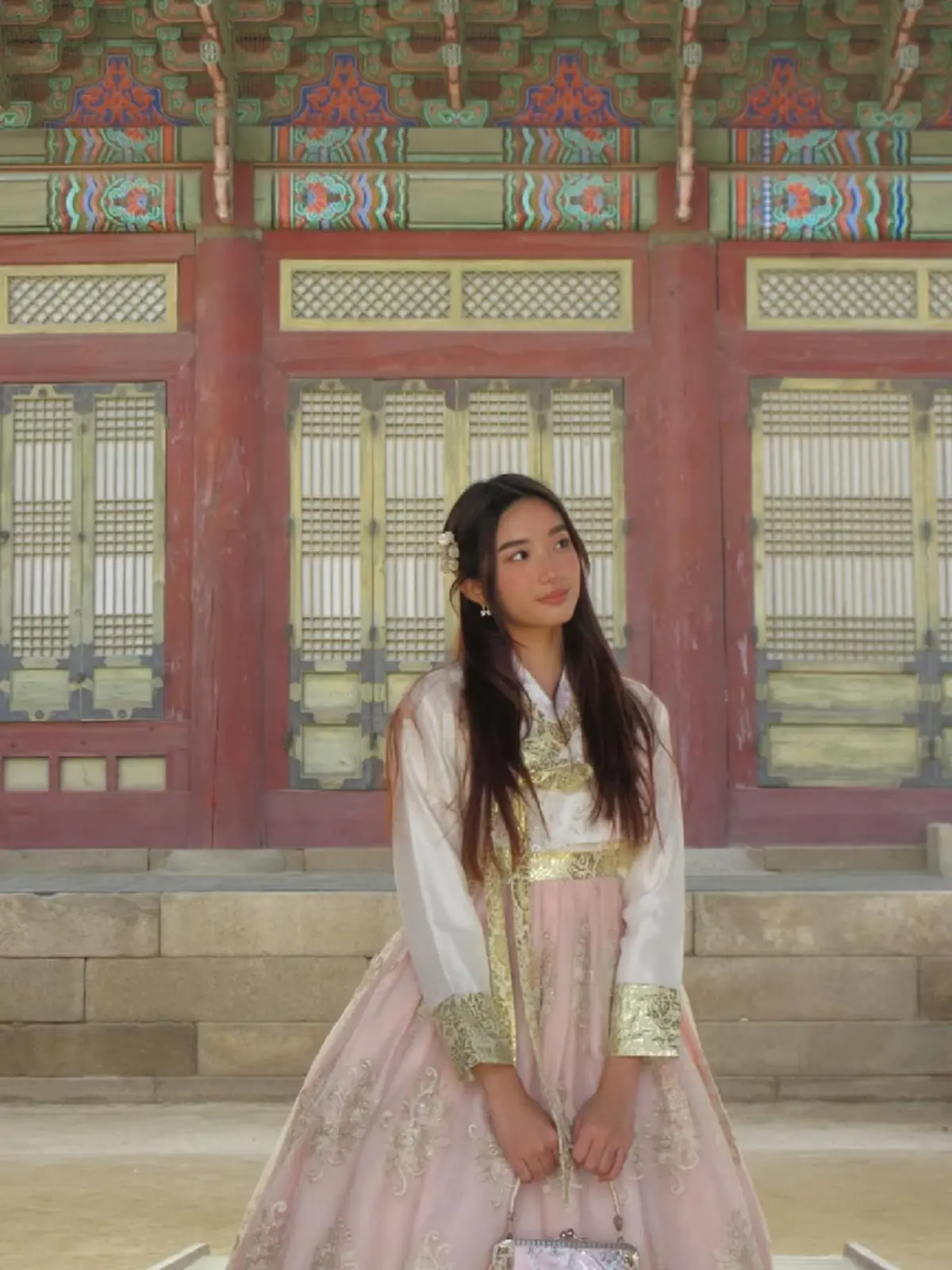 ลุคนี้ละมุนมาก “น้องณดา” ใส่ฮันบก สวยหวานเหมือนสาวเกาหลี