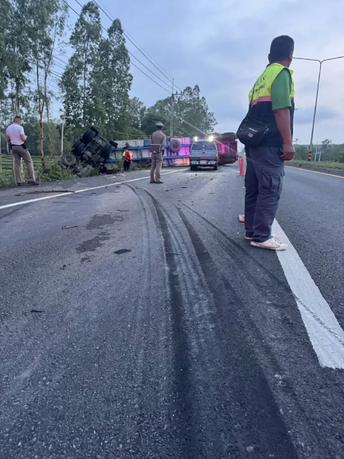 สาเหตุรถพ่วงขนทุเรียน 40 ตันส่งจีน พลิกคว่ำ คนขับรอดปาฏิหาริย์