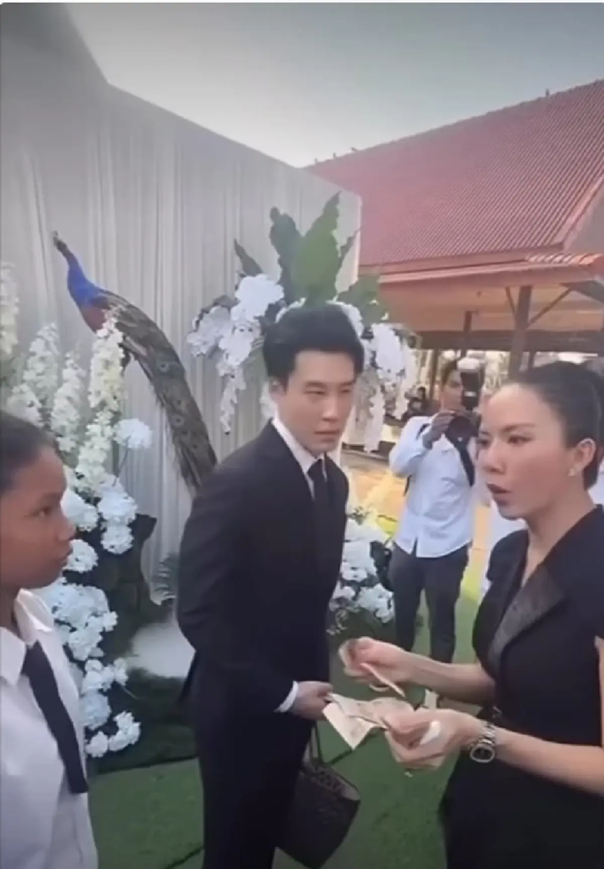 เปิดยอด "จ๊ะ นงผณี" ควักให้สัปเหร่อ งานพ่อจัดเต็มน้ำใจ