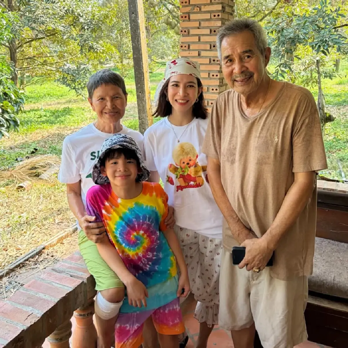 เรียบง่ายแต่สุขใจ ชลิต เฟื่องอารมย์ วัย 77 ใช้ชีวิตในสวนทุเรียน