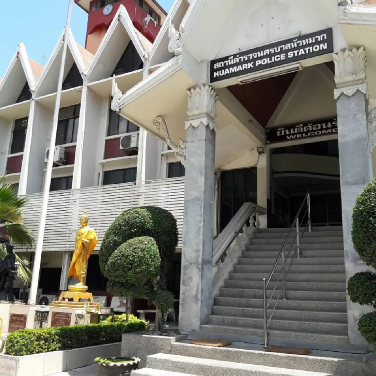 นาทีระทึก! ตำรวจหัวหมากช่วยหญิงกระโดดคลองแสนแสบ ทันหวุดหวิด!