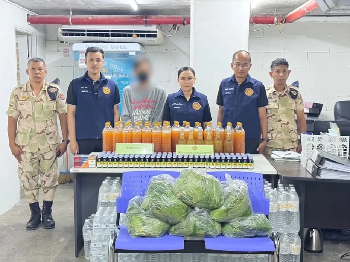 บุกจับร้านน้ำกระท่อมผสมยาแก้ไอ กลางเมืองนนท์ ยึดของกลางเพียบ