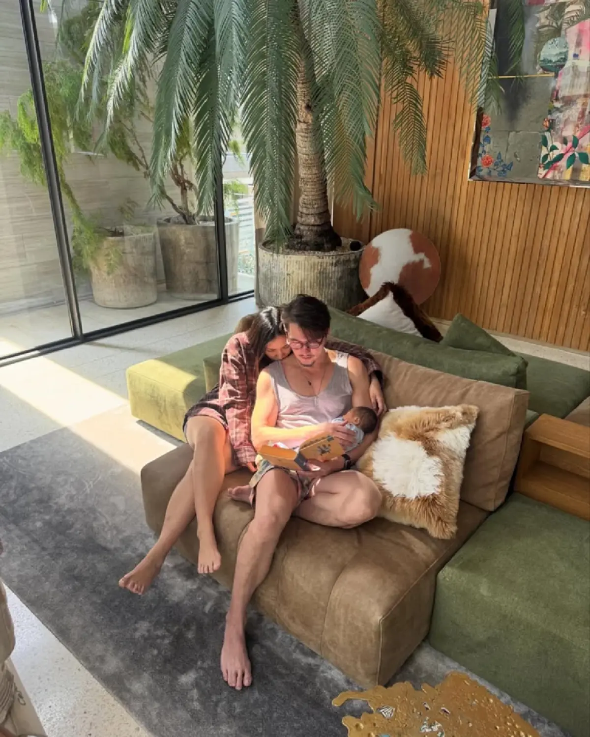 อบอุ่นหัวใจ “อนันดา” เผยภาพครอบครัวพร้อมหน้า พ่อแม่ลูกสุดละมุน