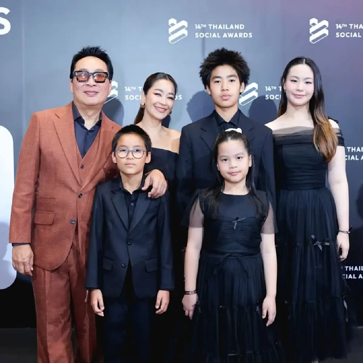 แซ่บสะเทือน จูน กษมา ศิลาชัย สลัดลุคแม่ลูกสี่ อวดหุ่นเป๊ะไฟลุก