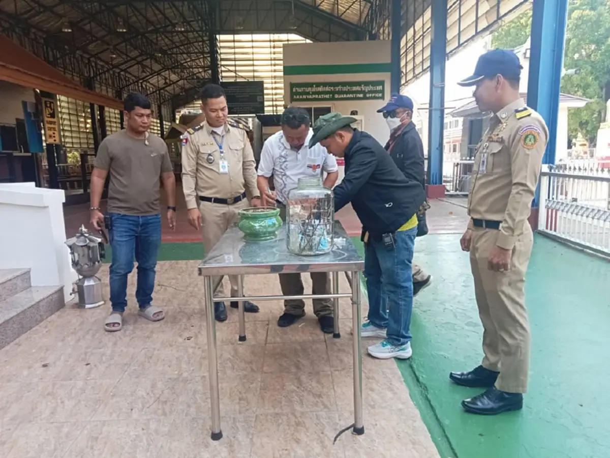 ผลักดันแรงงานกัมพูชา 106 คน กลับประเทศผ่านด่านคลองลึก