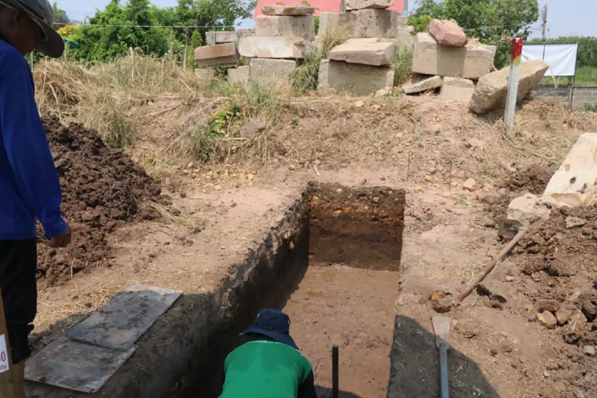 ขุดพบปราสาทขอมพันปีกลางเมืองโคราช ศิลปากรเร่งตรวจสอบ