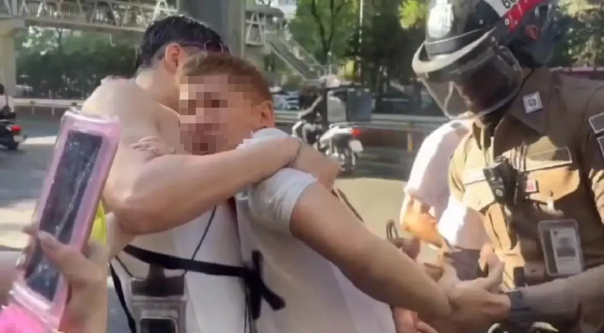 รวบหนุ่มฉวยโอกาสสงกรานต์ ลวนลามนักข่าวสาว ไม่สำนึกยังโชว์กร่าง