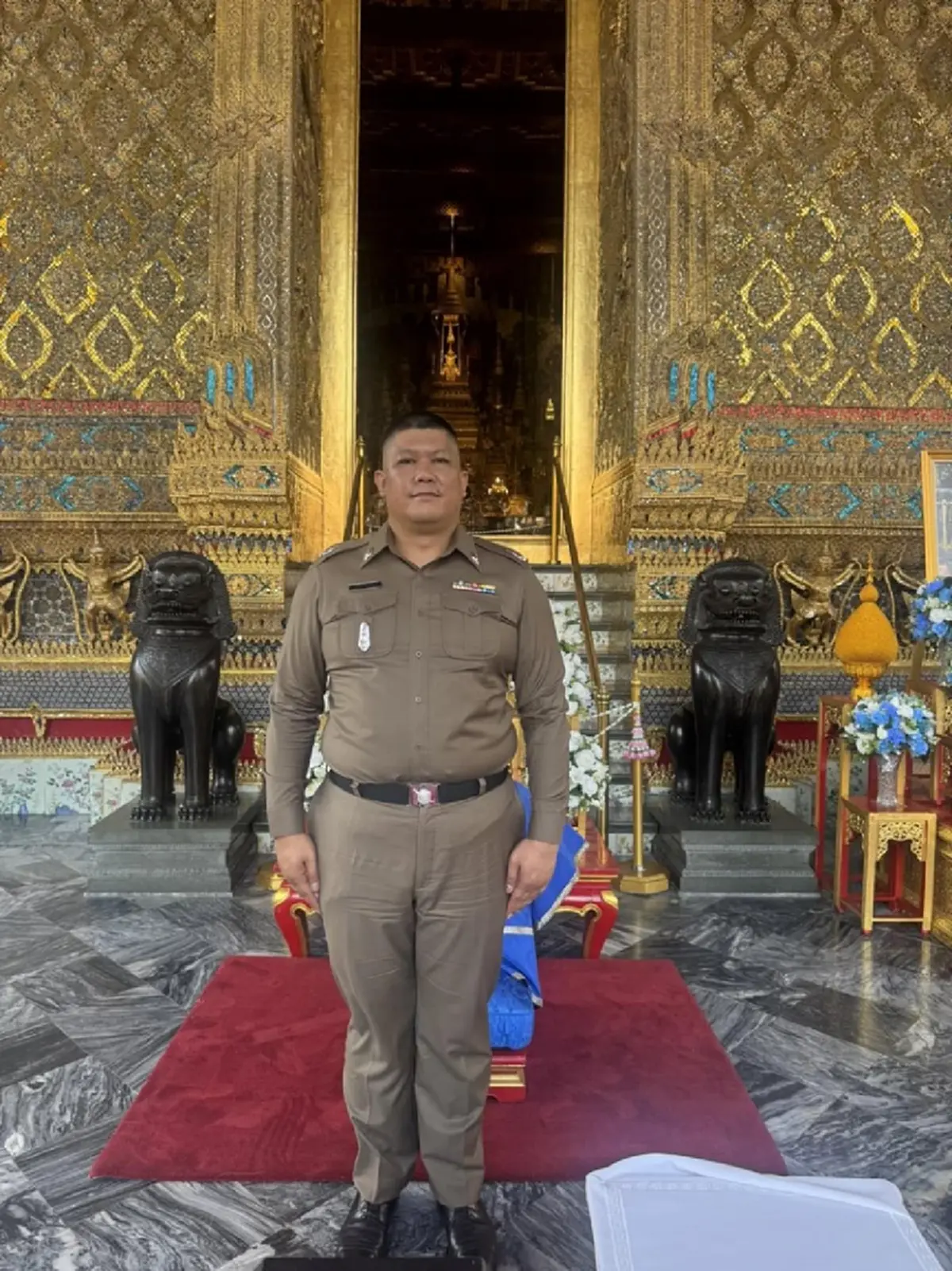 "แอ๊ด คาราบาว" ปลื้มใจ ลูกชายติดยศ ว่าที่ พ.ต.ท. รับของขวัญสุดหรู