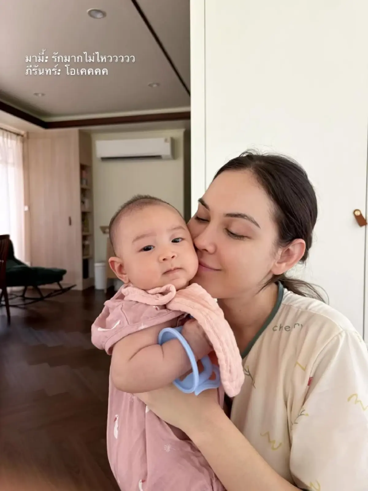 หลงลูกไม่ไหว แมท ภีรนีย์ รีวิวเลี้ยงลูก 3 เดือน ซึ้งคำว่า ‘รักแท้’